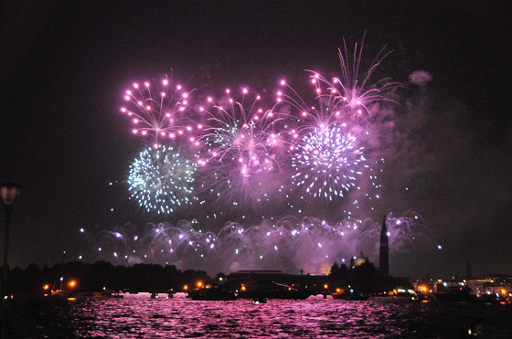 Fuochi di artificio a Venezia nella notte del Redentore